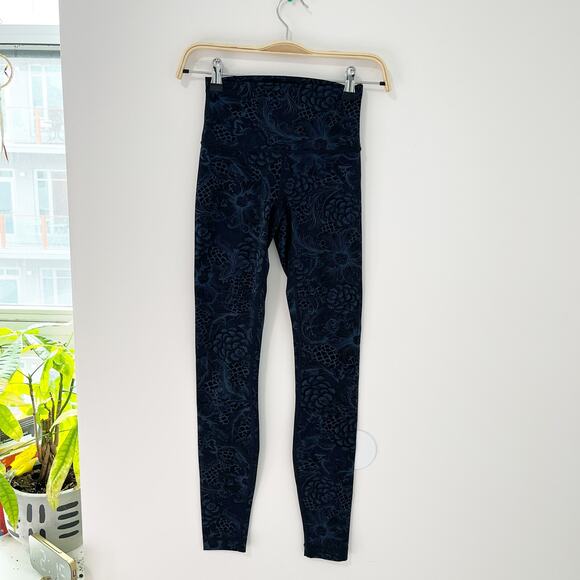 Lululemon Nouveau Mach Blue Print Wunder Under Leggings Size 2 - Picture 2 of 6